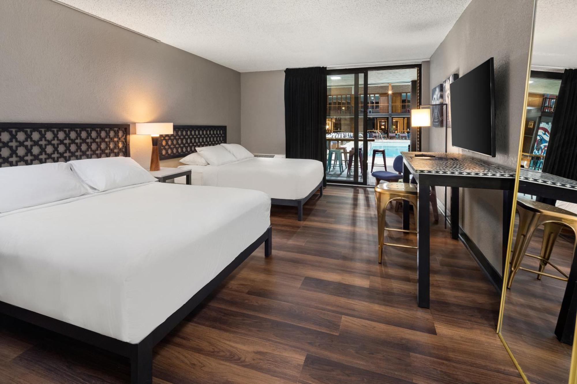 איווה סיטי The Highlander Hotel, Ascend Hotel Collection מראה חיצוני תמונה